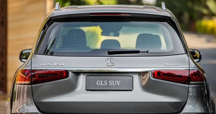 Con una Mercedes fa il record di multe: 81.000 euro per 511 sanzioni