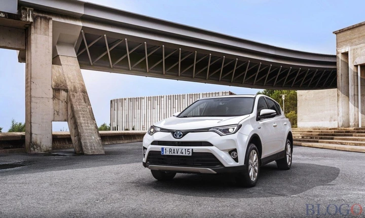 Toyota RAV4 Hybrid: a Francoforte la versione europea [Video]
