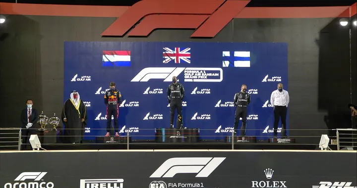 F1 GP Bahrain: vince Hamilton ma che lotta con Verstappen