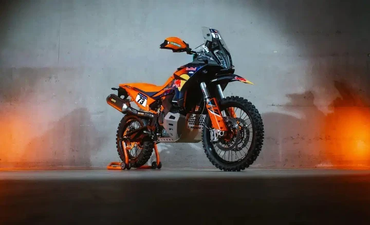 KTM 890 Adventure R Rally 2026: l'arma definitiva per l'off-road ha un prezzo