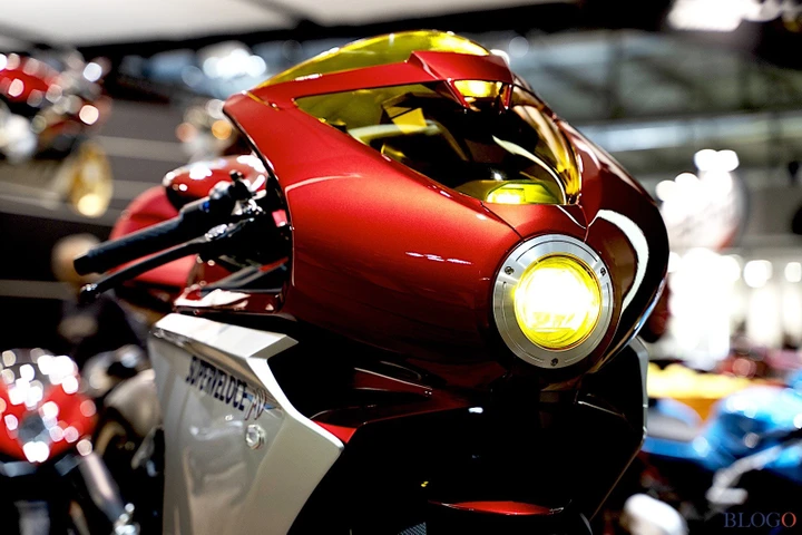 EICMA 2018: Superveloce 800, la sportiva vintage di MV Agusta