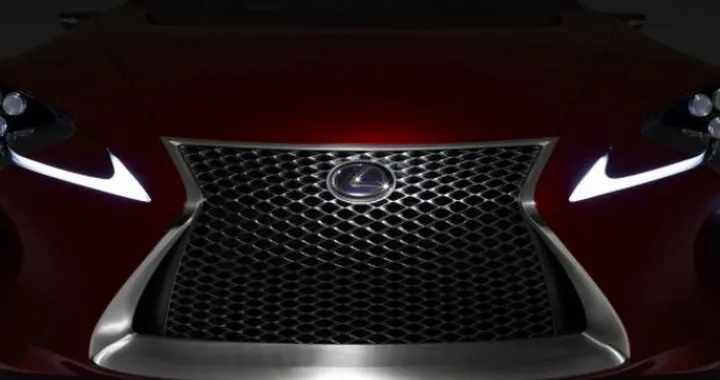 Lexus: depositati numerosi brevetti per nuove calandre a clessidra