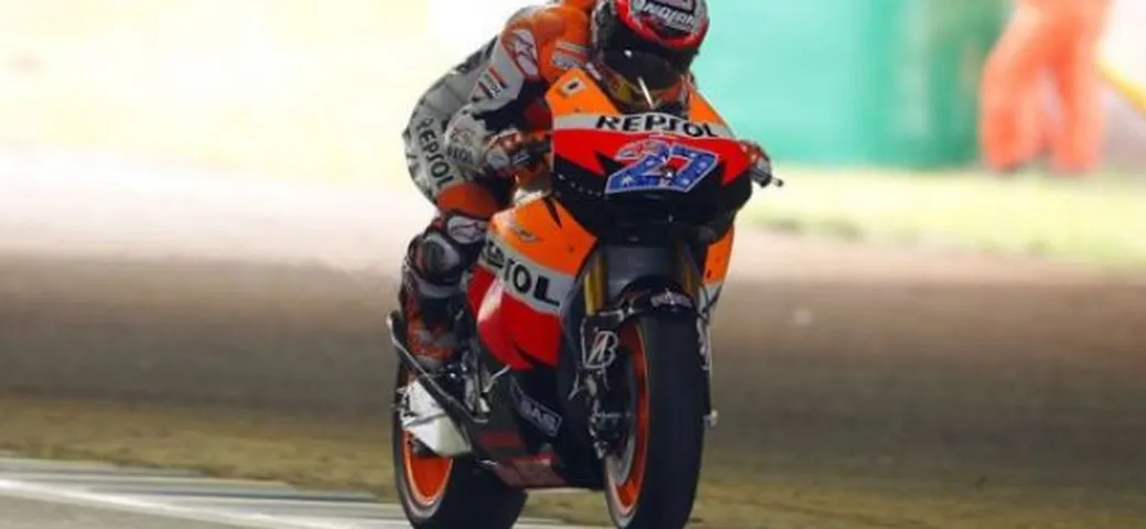 MotoGP: Casey Stoner poleman a Motegi, Lorenzo e Dovizioso in prima fila. Valentino Rossi è settimo