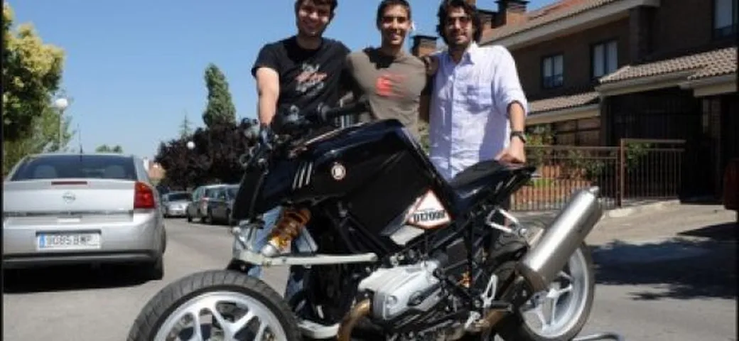DeChaves Garage: arte e tecnica motociclistica spagnola