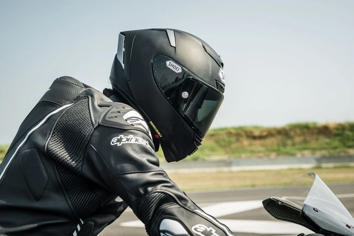 Shoei X-Spirit III 2016: caratteristiche, foto e video