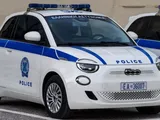 Fiat 500e 3+1, la bizzarra scelta della Polizia greca