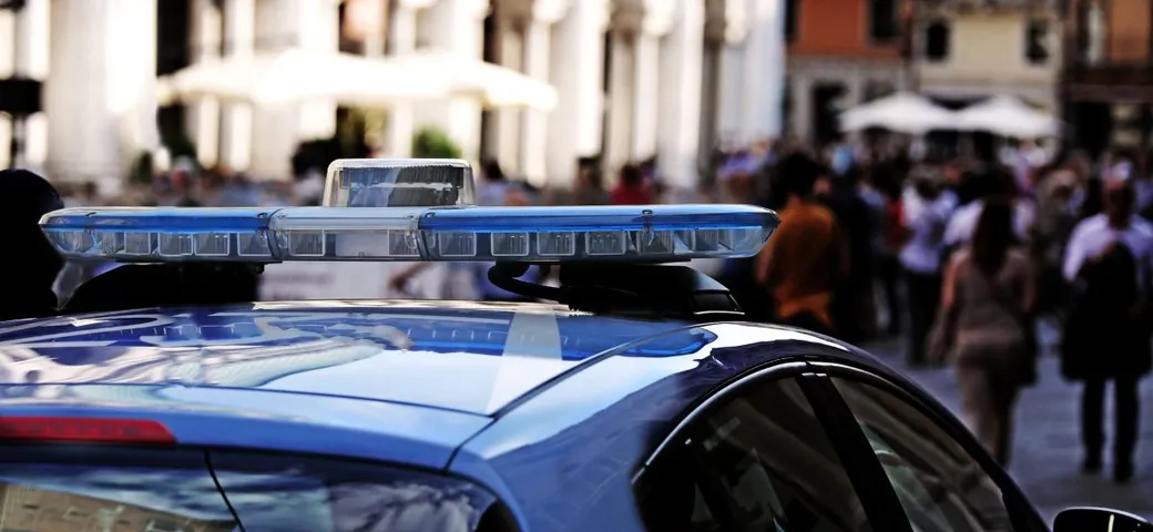 Non ha mai avuto la patente in 44 anni, ma guida sotto effetto di cocaina