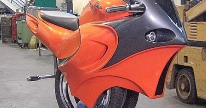 Uno: la moto a ruote affiancate?