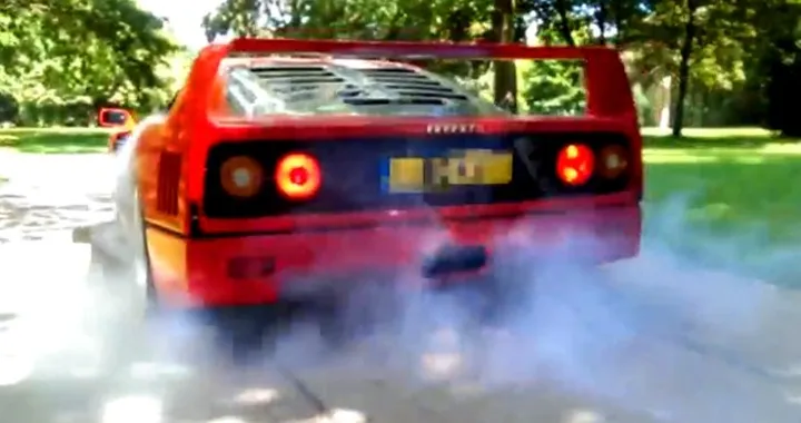 Ferrari F40: il burnout è del diciassettenne