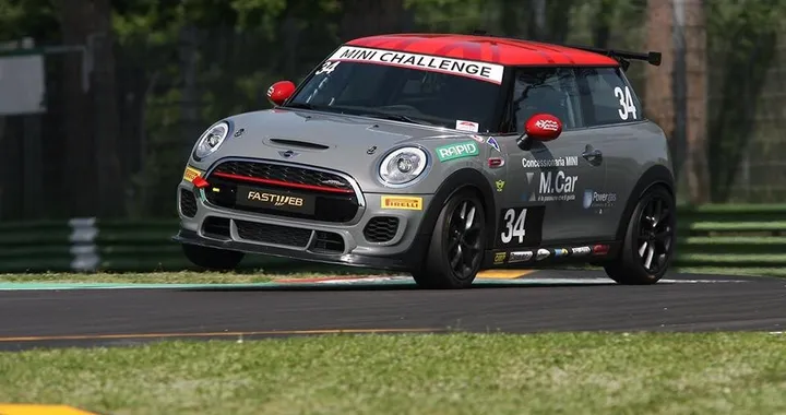 Mini Challenge 2016: la JCW da corsa, in video con Ravaglia e Gabellini