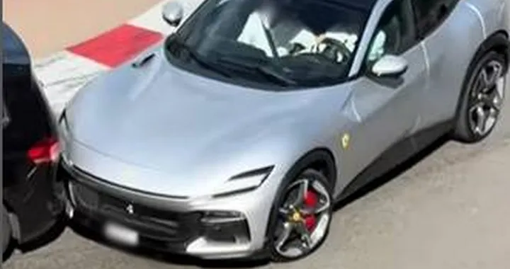 Leclerc, con la sua Ferrari Purosangue, tampona un'auto a Monte Carlo