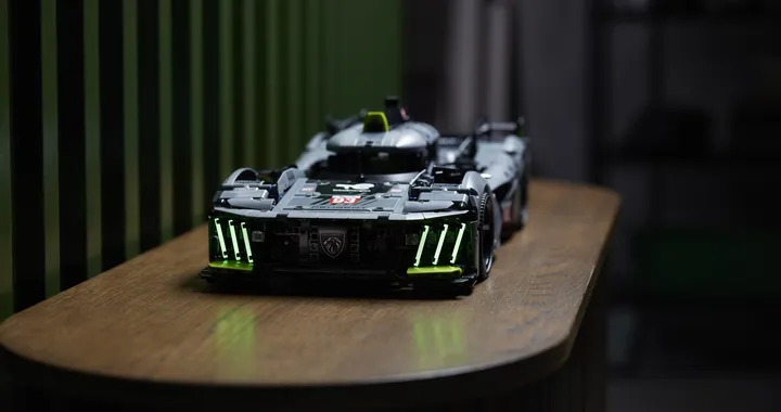 Peugeot 9X8: svelata la versione LEGO Technic da 1775 pezzi [FOTO]