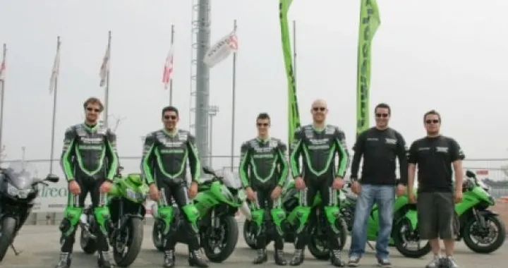 Spyke con Kawasaki Riding School by Solopista