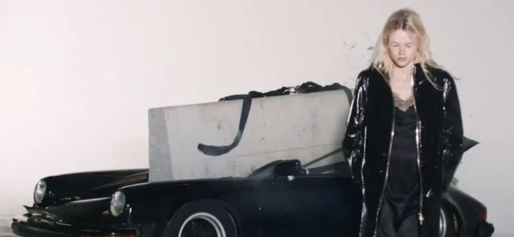Lo spot in cui viene distrutta una Porsche 911
