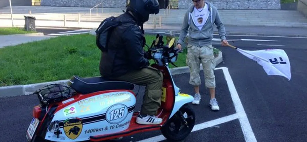 1.691 chilometri su uno scooter 125cc, in 10 nazioni