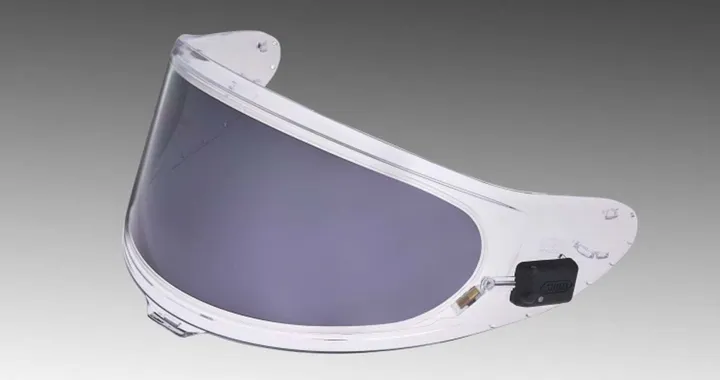 La visiera elettronica Shoei che cambia la guida in moto