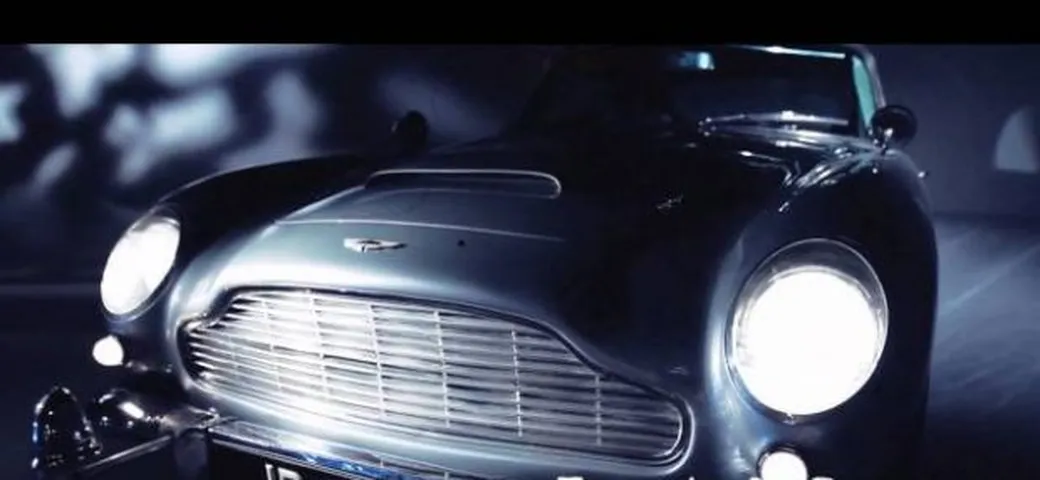 L' Aston Martin DB5 di James Bond venduta a 3.3 milioni di euro; splendida gallery e video dedicati