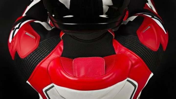 Alpinestars presenta Tech-Air Race, la tuta con sistema di aribag integrato