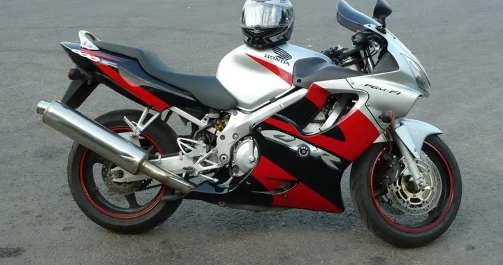 Ritorno di fiamma per la Honda CBR600F: eredità e svolta della F4i