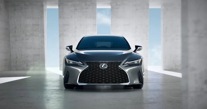Lexus IS: ecco il restyling