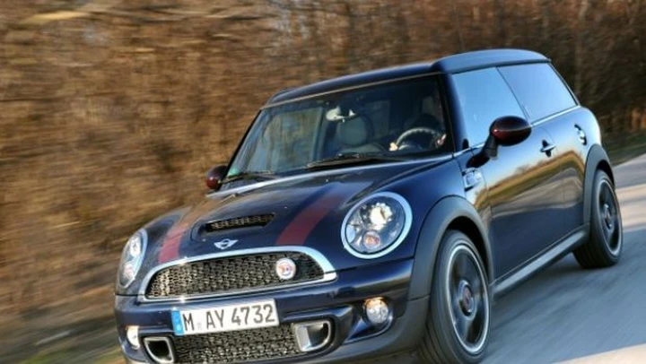 Mini: le nuove Clubman Hampton e John Coopers Works nella gamma 2011