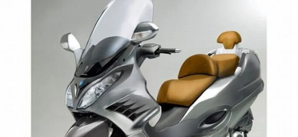 Piaggio X10: l'erede dell'X9 nel 2011?