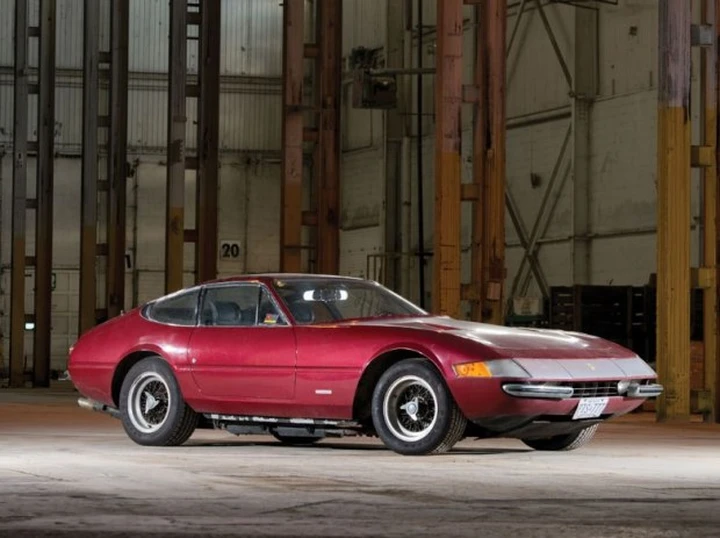 In vendita la Ferrari 365/4 GTB Daytona chiusa in un garage dal 1989