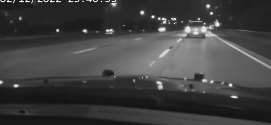 Infrazioni multiple da parte di un tailgater: arrestato [Video]