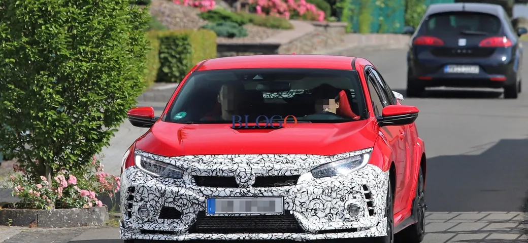 Honda Civic Type R: foto spia della versione restyling?