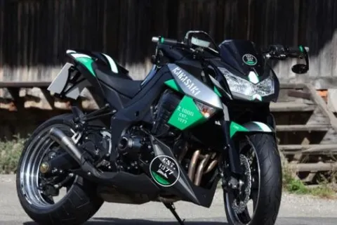 Special Warm Up Kawasaki Z1000 Edition EST. 1977