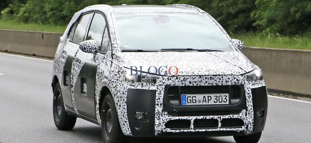 Nuova Peugeot 2008: prime foto spia