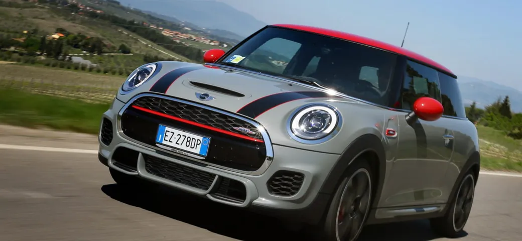 Mini JCW in pista a Goodwood [Video]
