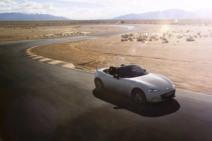 Mazda MX-5, il mito non muore mai: due nuove edizioni speciali