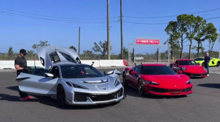 Italia vs USA, Ferrari contro Corvette sul quarto di miglio: chi vince