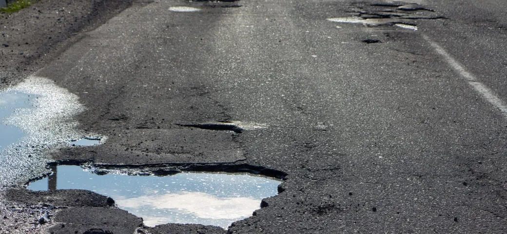 Buche e pioggia sulla Milano-Meda, caos per gli automobilisti