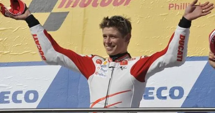 Stoner "re" dell'Australia. Rossi "padrone" del mondiale". Lorenzo "fregato" da se stesso