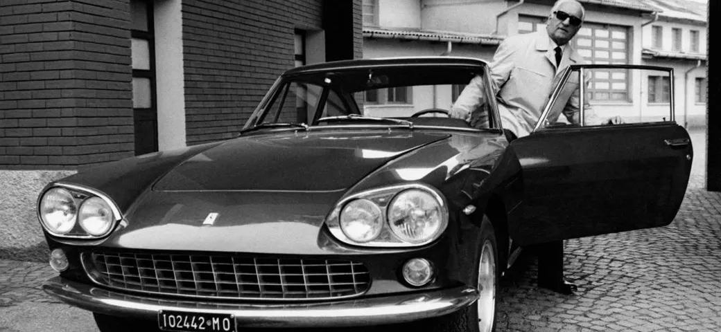 Nasceva nel 1898 Enzo Ferrari: l'uomo dietro al mito delle invincibili Rosse di Maranello