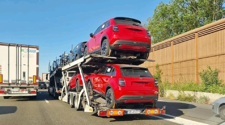 Nuova Fiat 600: avvistata su una bisarca in una varietà di colori [FOTO SPIA]