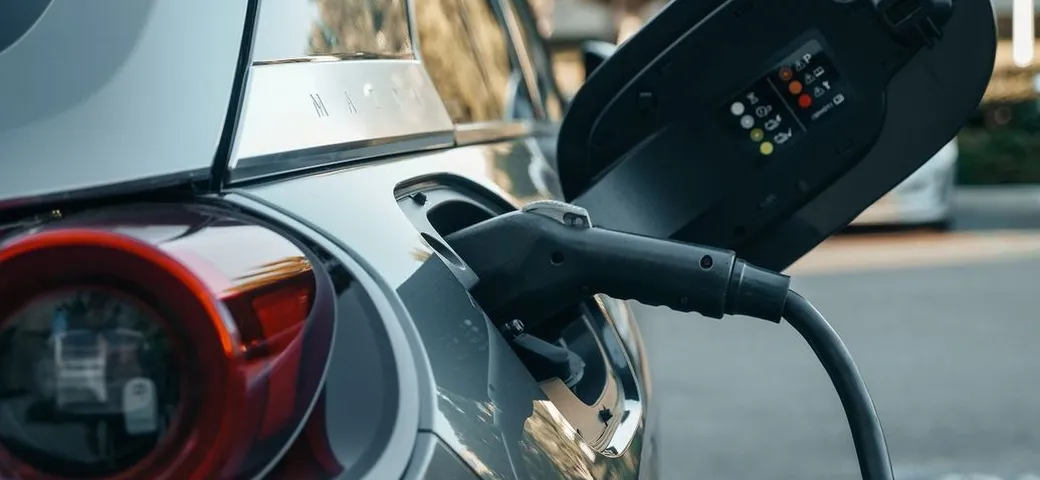 Stop alle vendite auto benzina e diesel dal 2035: non piace agli automobilisti italiani