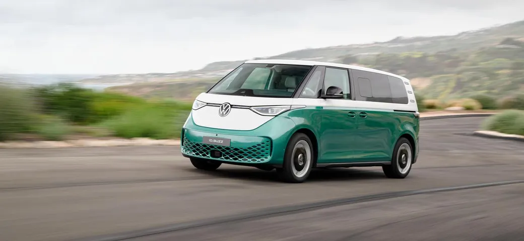 Volkswagen ID. Buzz: debutta in Europa la versione a passo lungo [FOTO]
