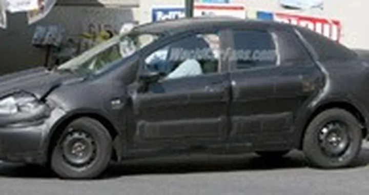 Fiat Grande Punto 4 porte, foto-spia