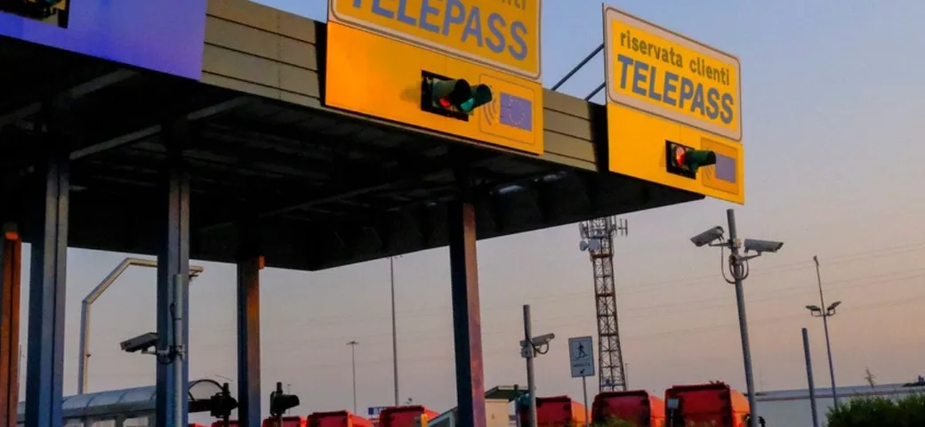 Telepass, un automobilista evita 3.000 euro di pedaggi: denunciato a vuoto