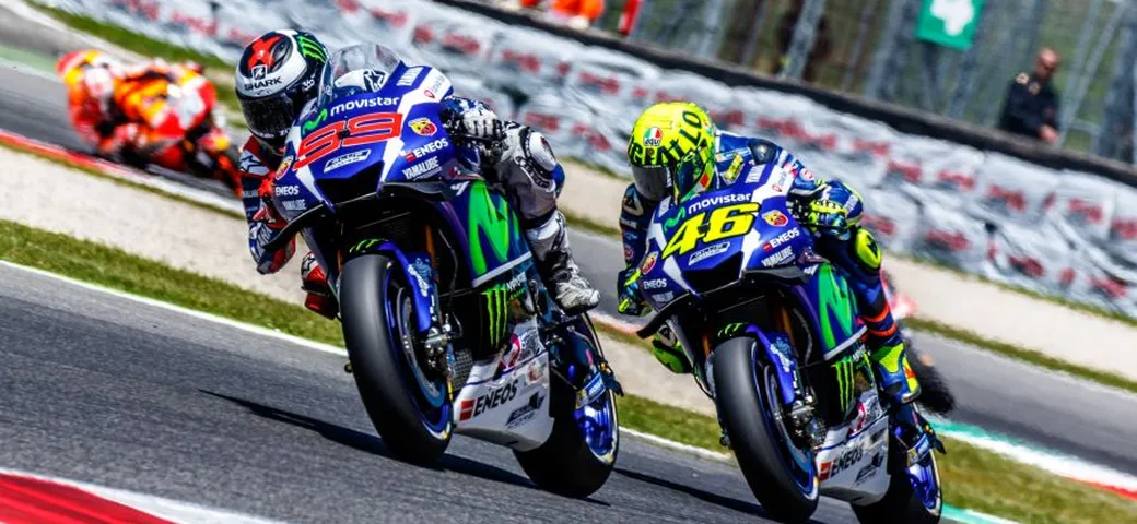 Phillip Island, dopo la debacle in qualifica il “miracolo” in gara di Rossi e Lorenzo?