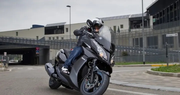 Kymco Downtown 300i ABS MY 2015 nelle concessionarie a 4.500€