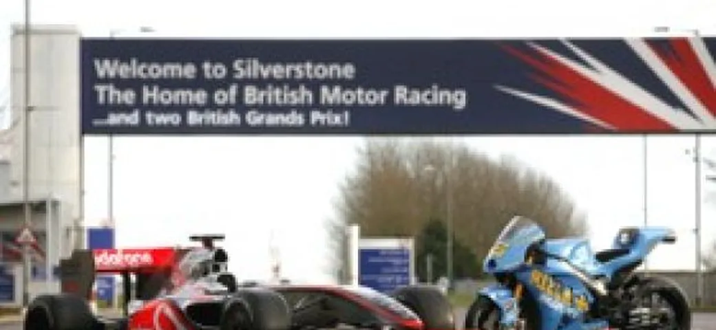 Rizla Suzuki e McLaren Mercedes a Silverstone. MotoGP e Formula 1 insieme nel GP di casa