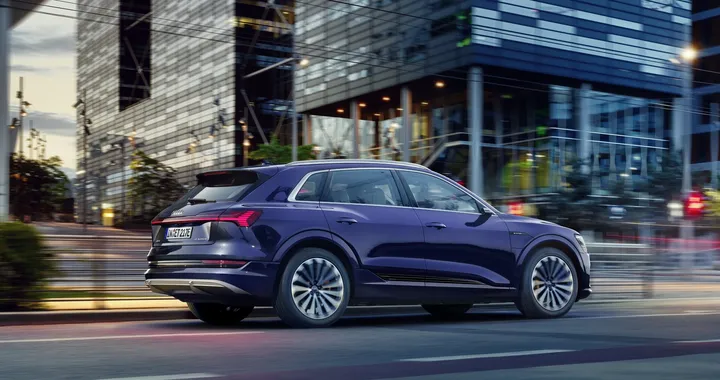 Audi e-tron 2021: più tecnologica e connessa