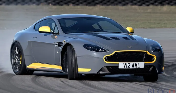 Aston Martin V12 Vantage S: l'ultima col manuale [VIDEO]