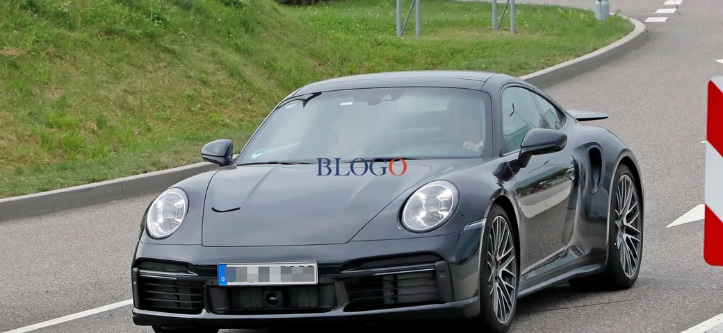 Porsche 911 Turbo: le foto spia della 992