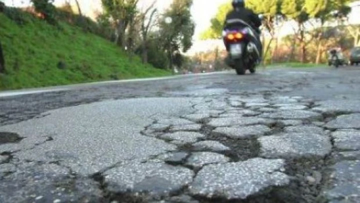 Un milione di buche da tappare...