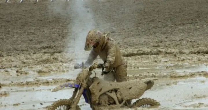 Foto del giorno: Motocross...in condizioni estreme!